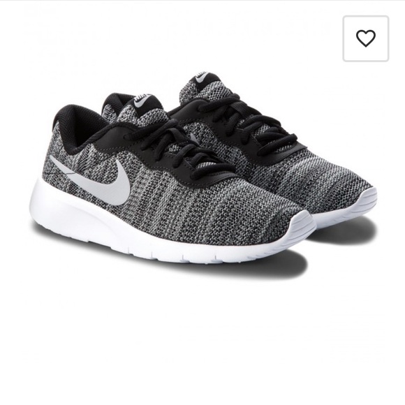 Brand new in box Nike Sneakers size 5.5 Youth - Picture 2 of 6